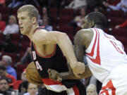 Portland Trail Blazers&#039; Mason Plumlee (24) tries to fend off Houston Rockets&#039; Terrence Jones (6) in the first half of an NBA basketball game Wednesday, Nov. 18, 2015, in Houston.