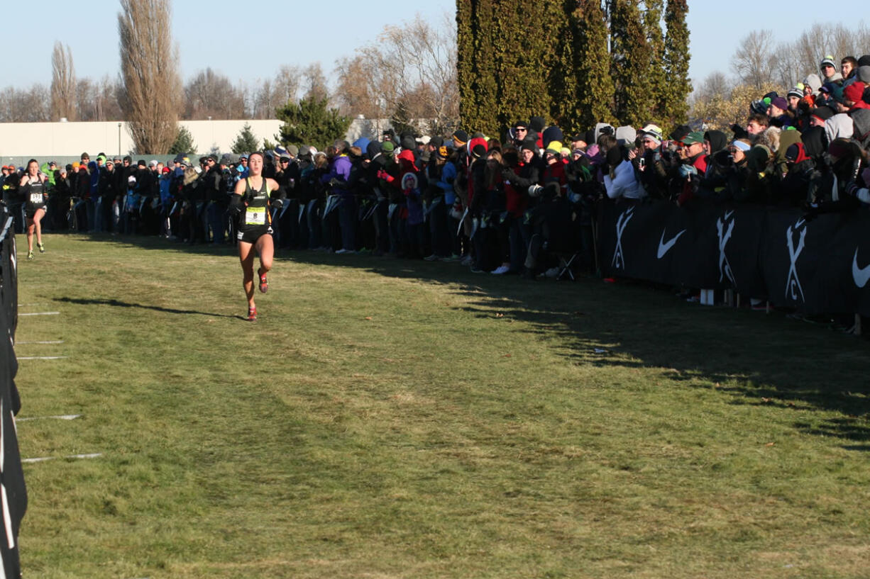 Alexa Efraimson kicks to the finish line and leaves the competition out in the cold.