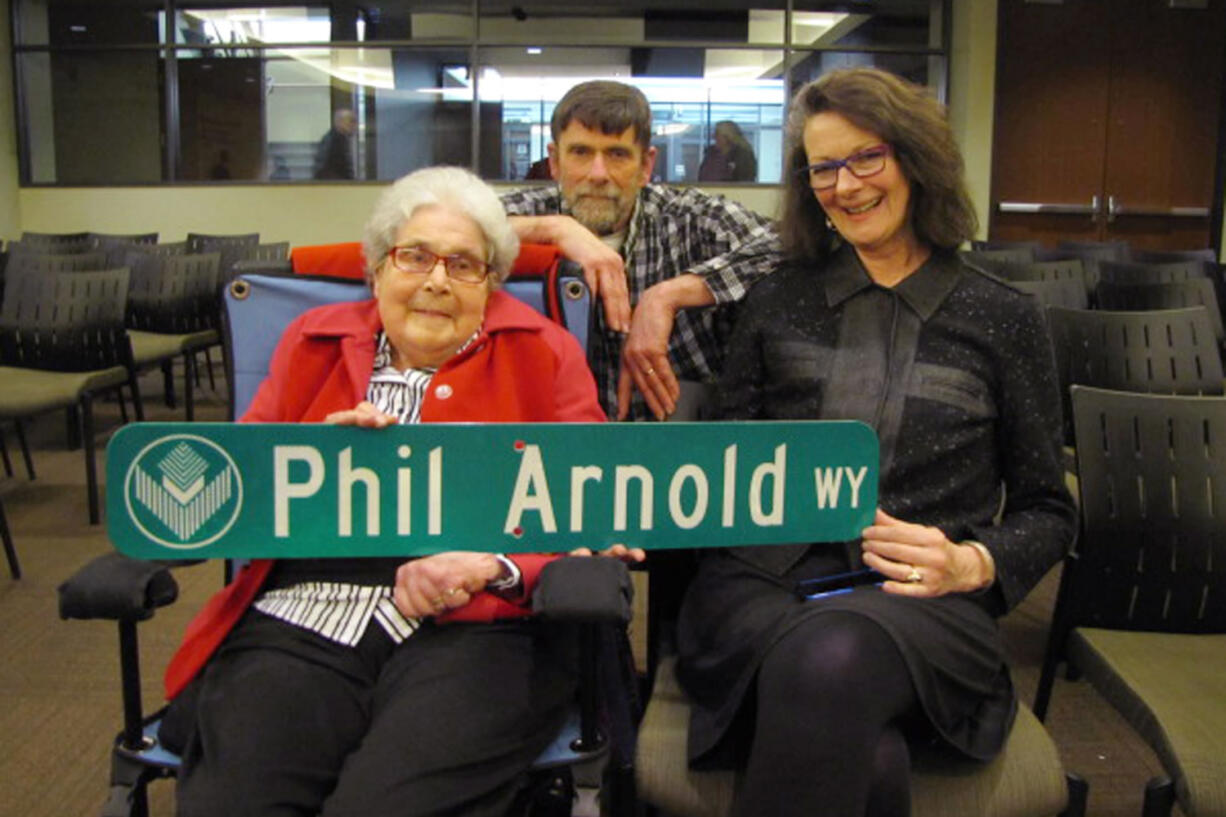 Helen Arnold, Phil Arnold Jr.