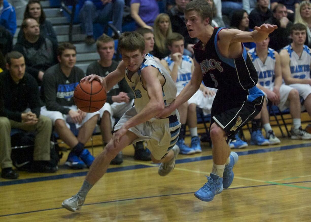 Hockinson's Jack Klodt drives against Mark Morris' Cameron Mosier during the second half Thursday.