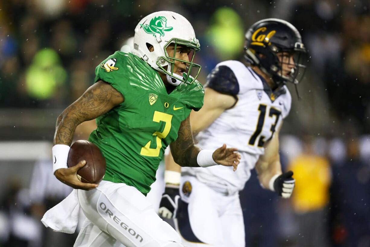 Oregon quarterback Vernon Adams Jr. (3) runs the ball during the first half of an NCAA college football game against California, Saturday, Nov. 7, 2015, in Eugene, Ore.