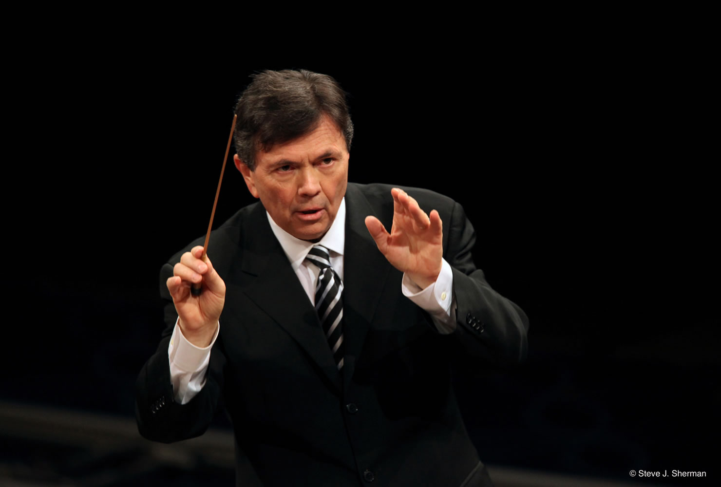 Gerard Schwarz
Guest conductor