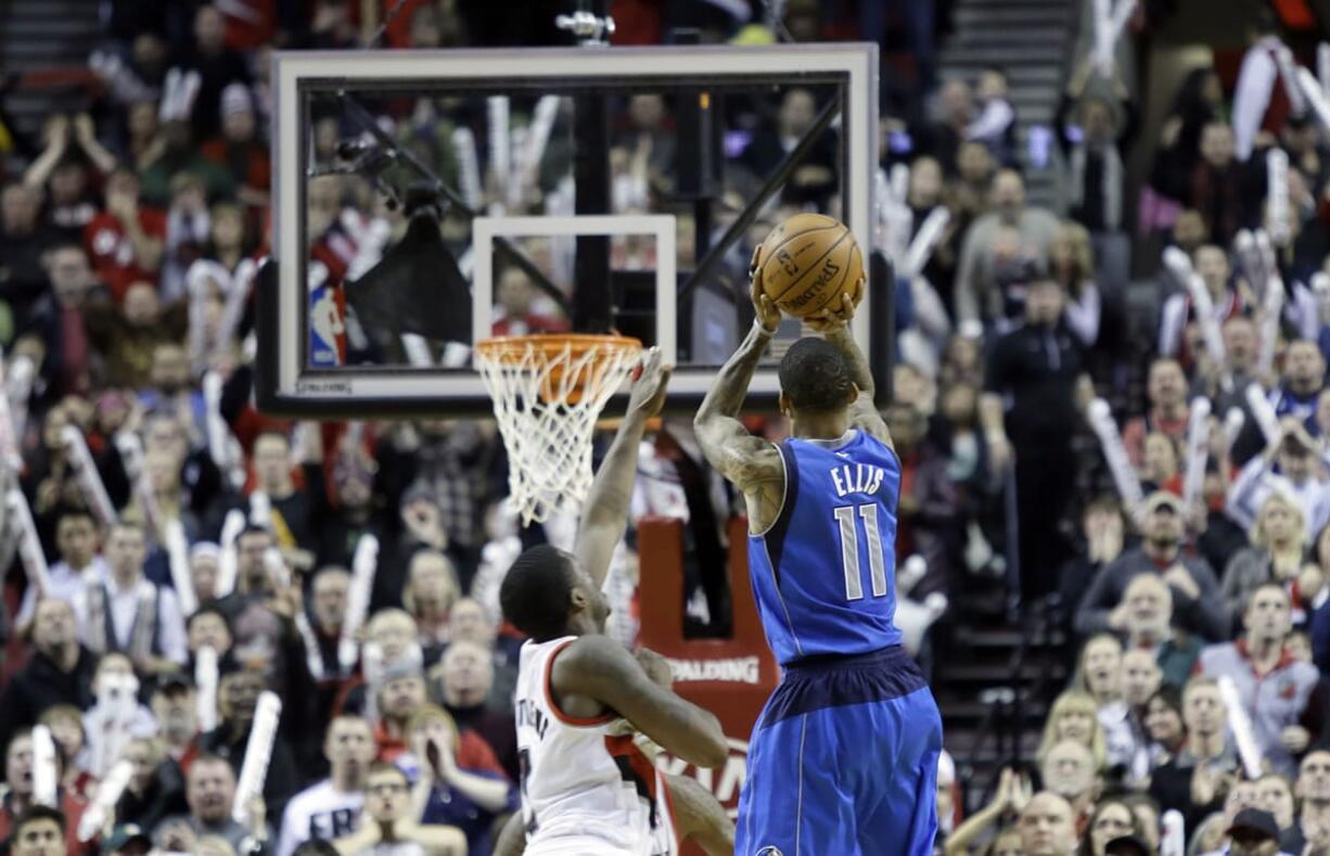 Dallas Mavericks guard Monta Ellis, right, puts up the winning shot at the buzzer Saturday as Portland Trail Blazers guard Wesley Matthews defends. Ellis scored 22 points as they beat the Trail Blazers 108-106.