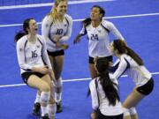 Washington's Krista Vansant (16) celebrates a kill with  teammates in the NCAA regional final against USC in Los Angeles.