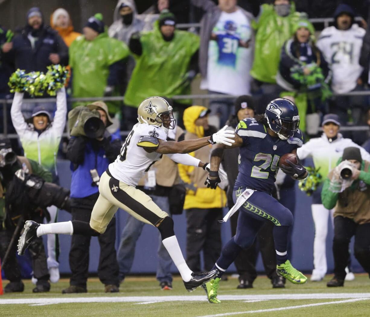 Seattle Seahawks running back Marshawn Lynch (24) runs past New Orleans Saints cornerback Keenan Lewis (28) to score on a 31-yard touchdown during the fourth quarter Saturday. (AP Photo/Ted S.