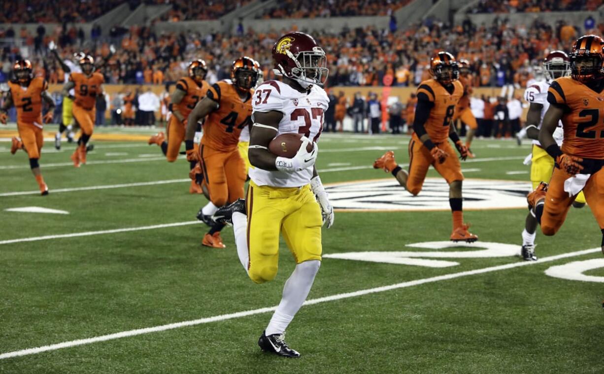 Southern California running back Javorius Allen (37) breaks into the open on his way to a 52-yard touchdown run during the second half of an NCAA college football game against Oregon State in Corvallis, Ore., Friday, Nov. 1, 2013. Allen rushed for 133 yards and scored three touchdowns as USC won 31-14.