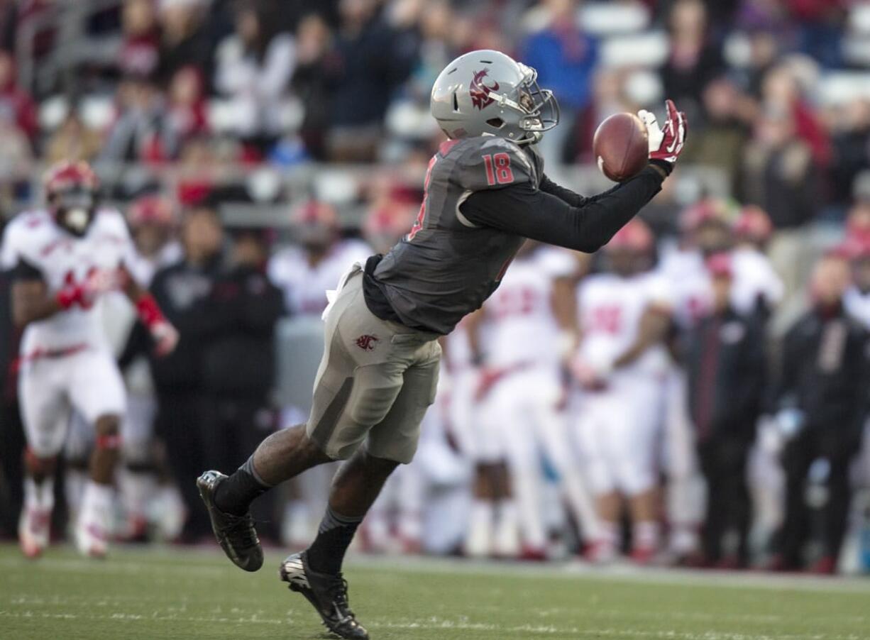 Washington State wide receiver Kristoff Williams (18) catches a pass from Connor Halliday during the first half against Utah on Saturday.