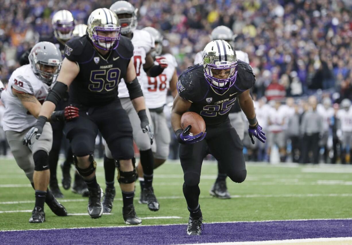 Washington's Bishop Sankey scores on a 7-yard run against Washington State in the second half.