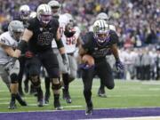 Washington's Bishop Sankey scores on a 7-yard run against Washington State in the second half.