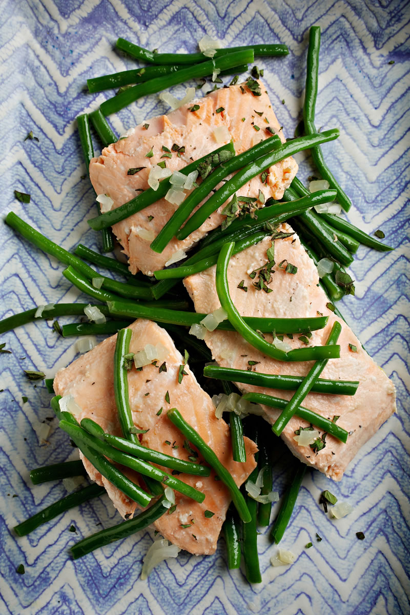 Slow-Cooker Salmon With Shallot and Green Beans.