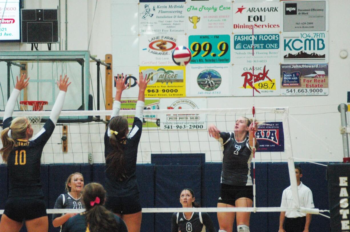 Eastern Oregon outside hitter Stefani Sorensen (7) and the Mountaineers are unbeaten in conference play.