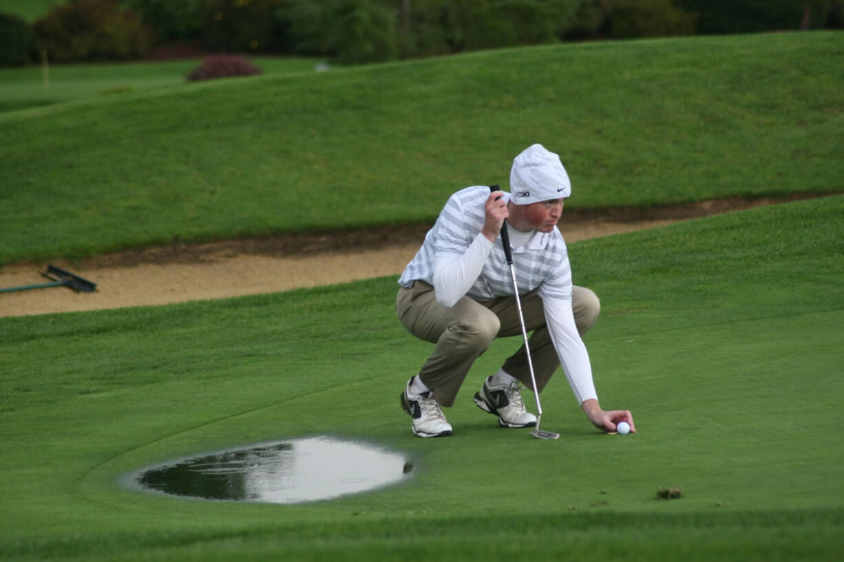 Brian Humphreys places his golf ball on the 18th green Oct. 8, at Tri-Mountain.