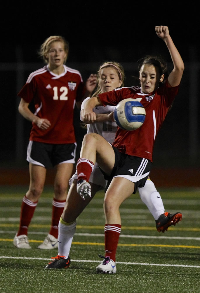 Camas forward Rachel Wildeson, right, battles Union defender Maddie Sjothun for possession.