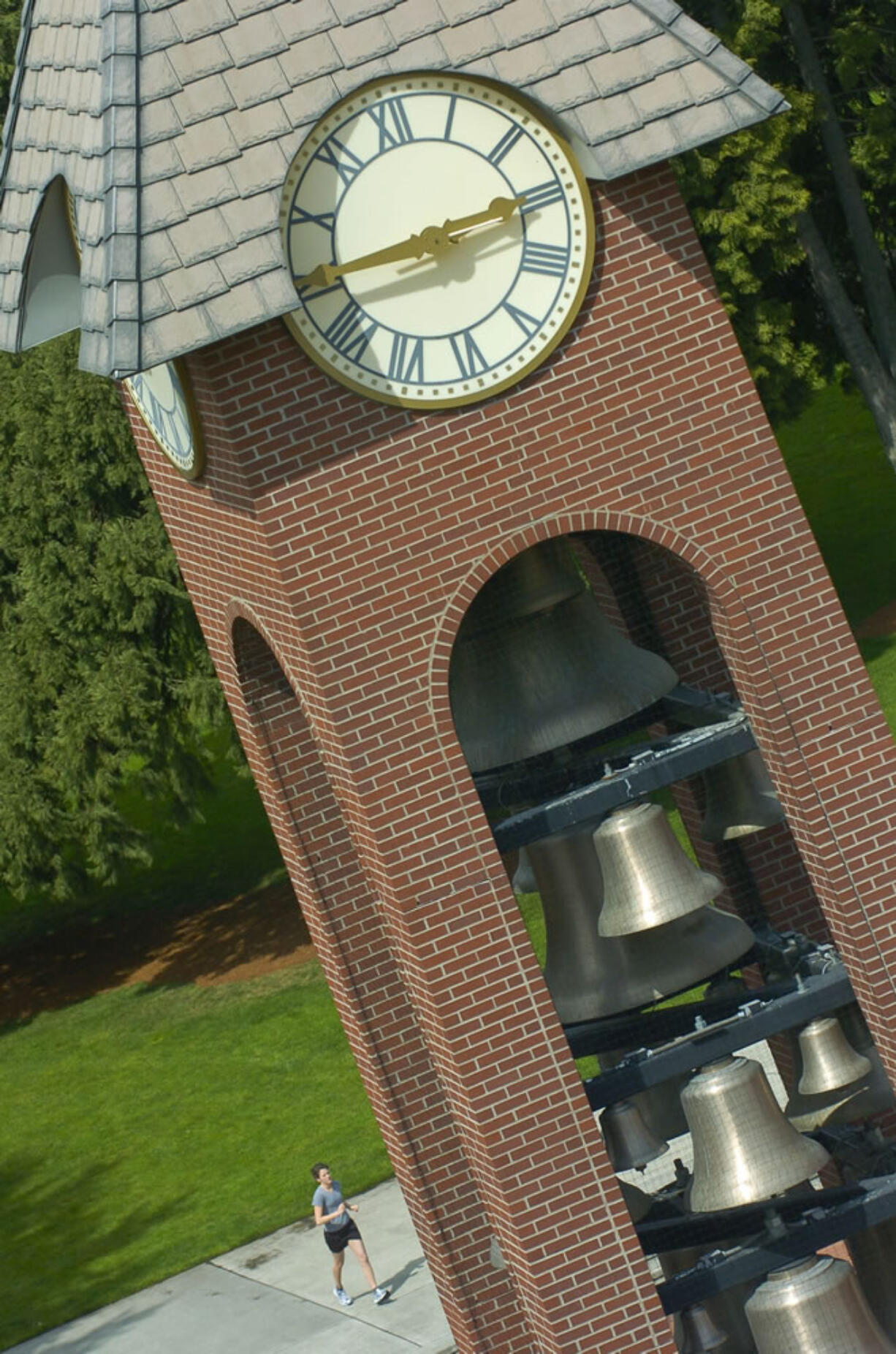 The Salmon Run Bell Tower at Esther Short Park &quot;fell back&quot; a week early this year thanks to a computer system from  2002 that wasn't adjusted after Congress changed the end of daylight saving in 2007.