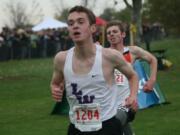 Washougal senior Sean Eustis comes from behind to beat Devon Grove of Lake Washington to the finish line in the 2A state championship race Saturday, at the Sun Willows golf course in Pasco. Eustis earned fourth place in 15:39.7.