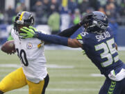 Pittsburgh Steelers wide receiver Martavis Bryant, left, tries to fend off Seattle Seahawks strong safety DeShawn Shead, right, in the first half of an NFL football game, Sunday, Nov. 29, 2015, in Seattle. (AP Photo/Ted S.