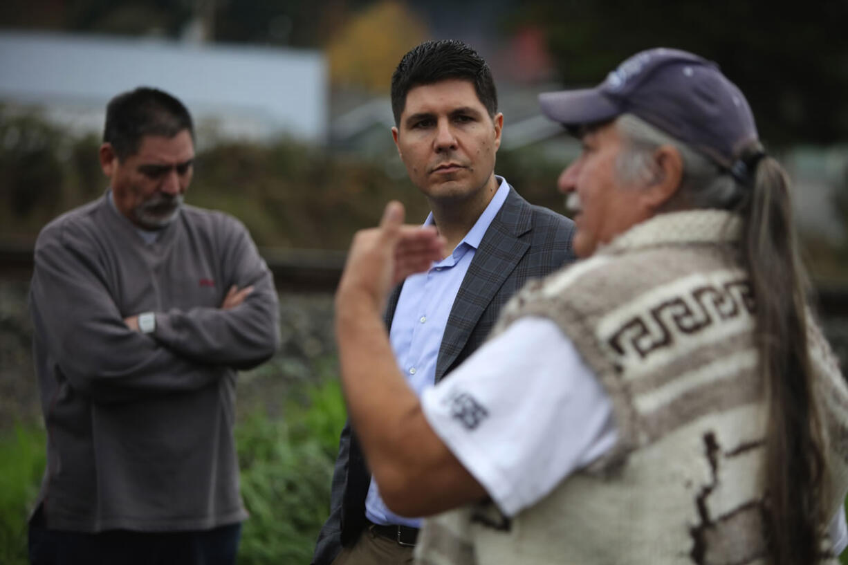 Native American lawyer Gabriel Galanda, center, listens to Nooksack members talk about disenrollment.