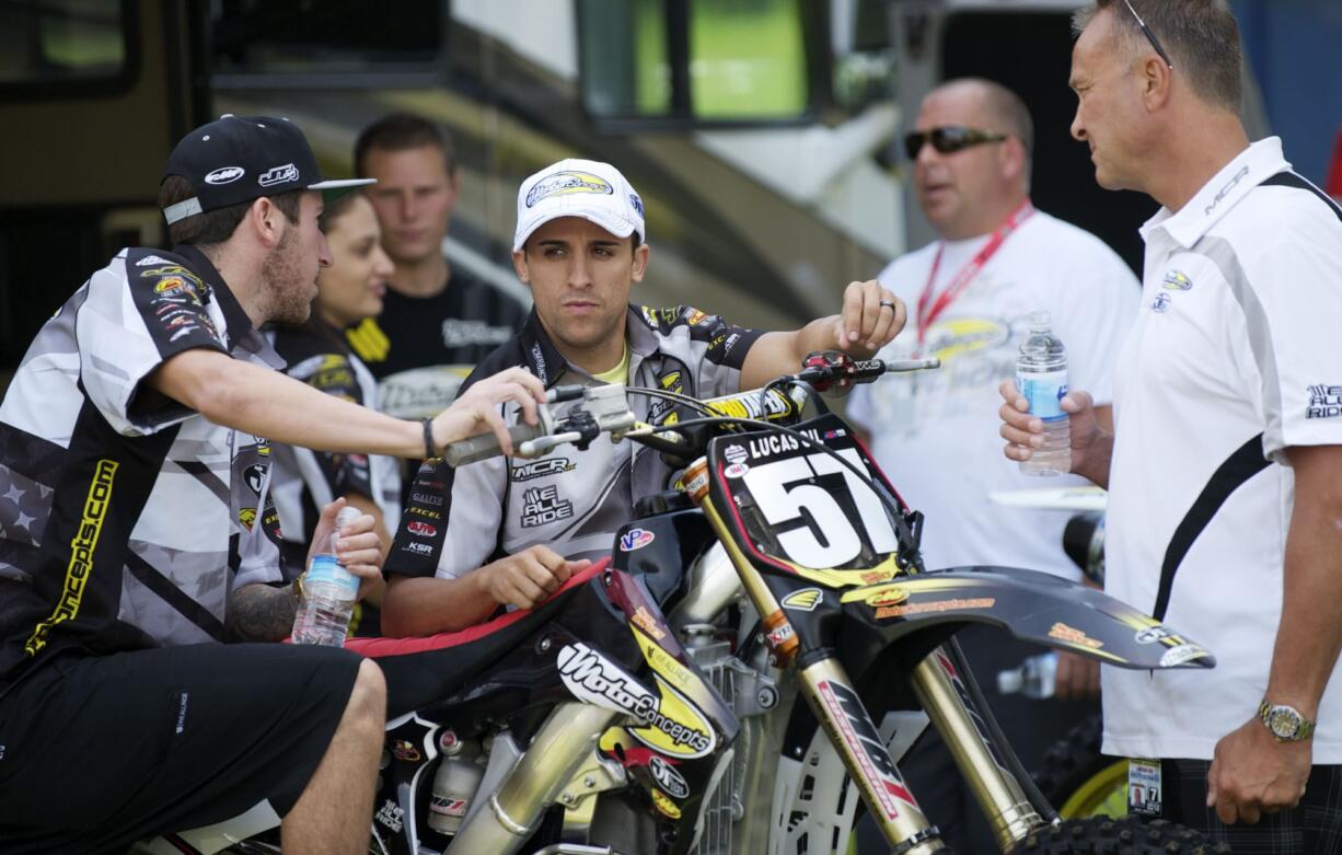 Mike Alessi, center, talks with teammate Jake Canada, left, and team owner Mike Genova prior to Thursday's practice session at Washougal MX Park.