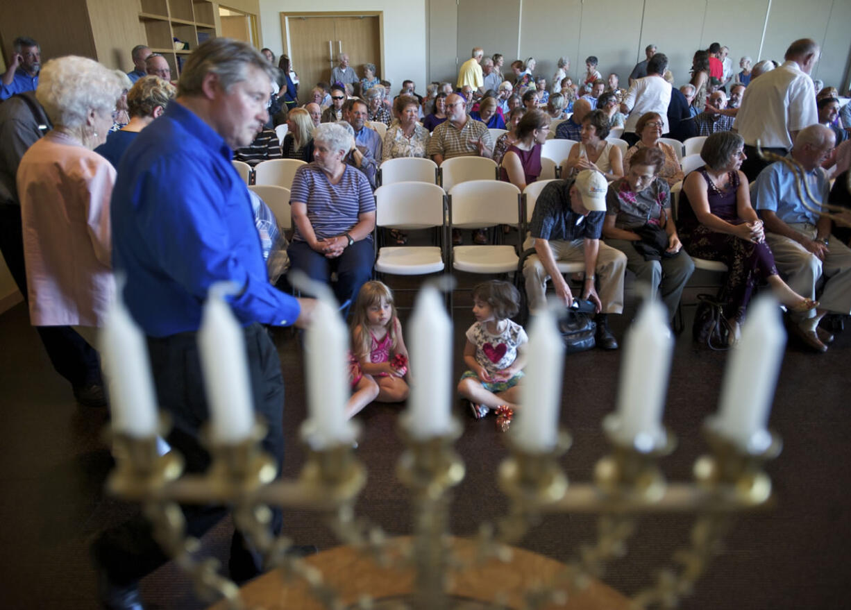 Hundreds of people turned out Thursday to celebrate the opening of Congregation Kol Ami's new synagogue on Northeast 119th Street.