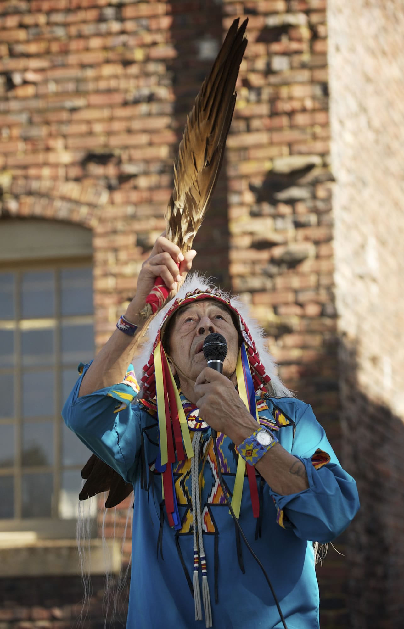 John Nelson, great grandson of Chief Red Cloud, offers a prayer during Pendleton Woolen Mills' 100th anniversary celebration Friday.