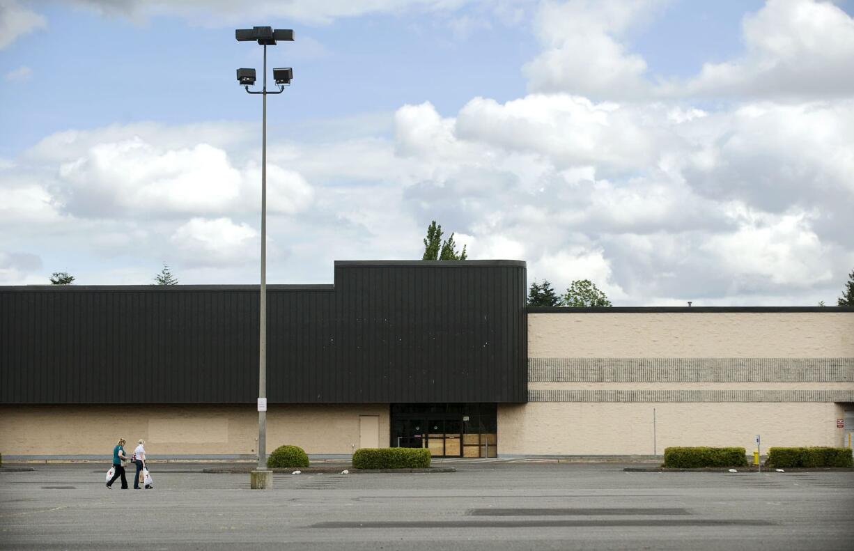 Walmart has announced plans to renovate the former WinCo Foods store at Vancouver Plaza, which sits between state Highway 500 and Fourth Plain Boulevard.