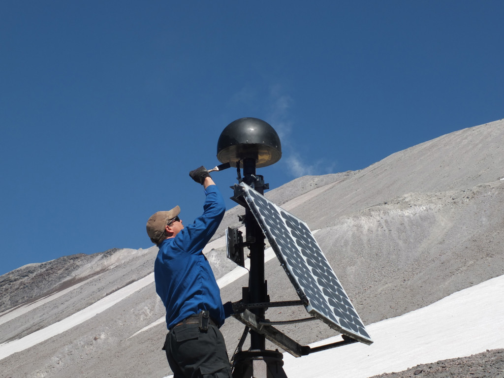 A lahar on Mount Adams would put thousands at risk but monitoring