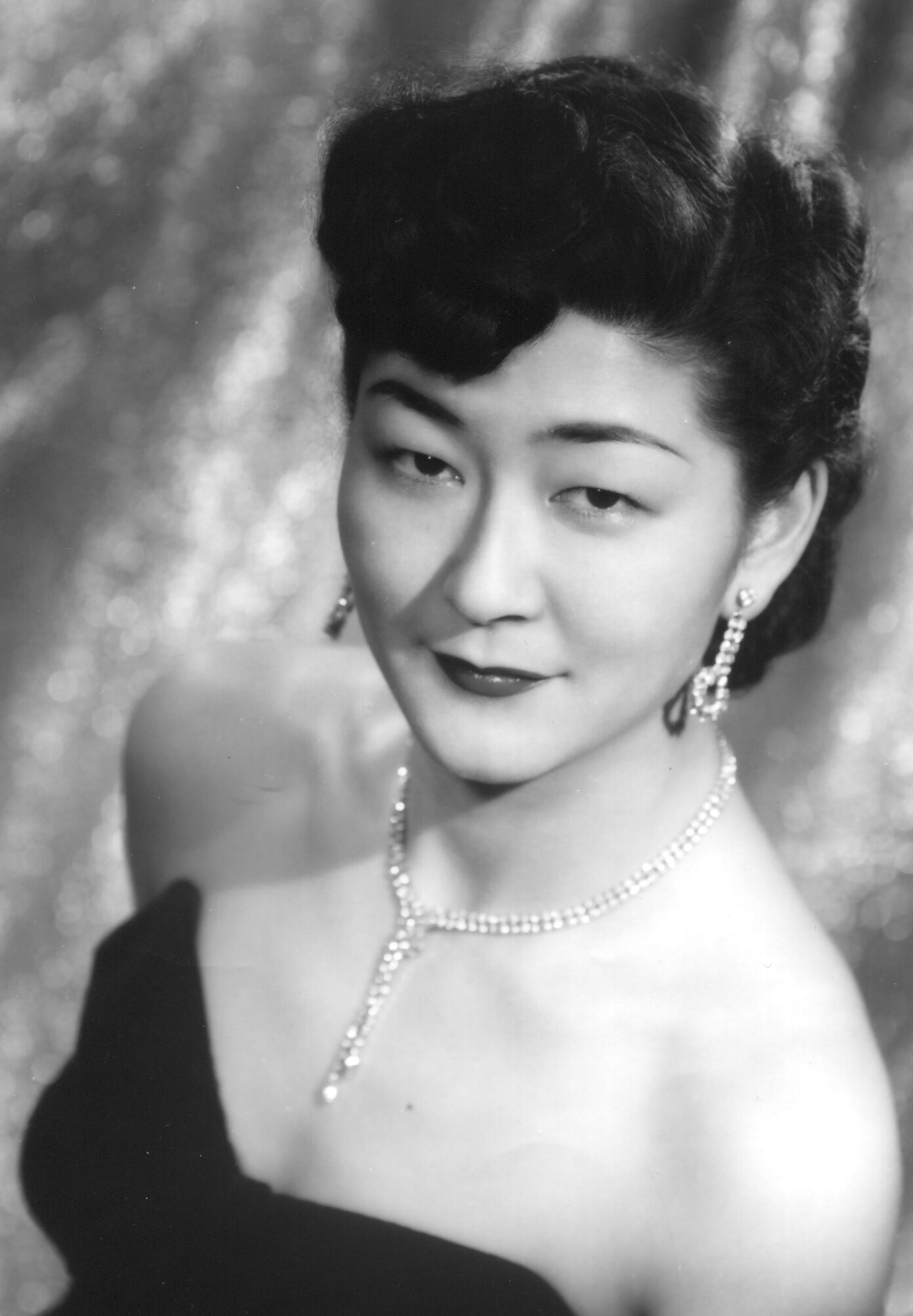 After World War II ended, Chickie moved to the Los Angeles area and began performing with Tets Bessho's big band and later with the Jim Araki quartet.