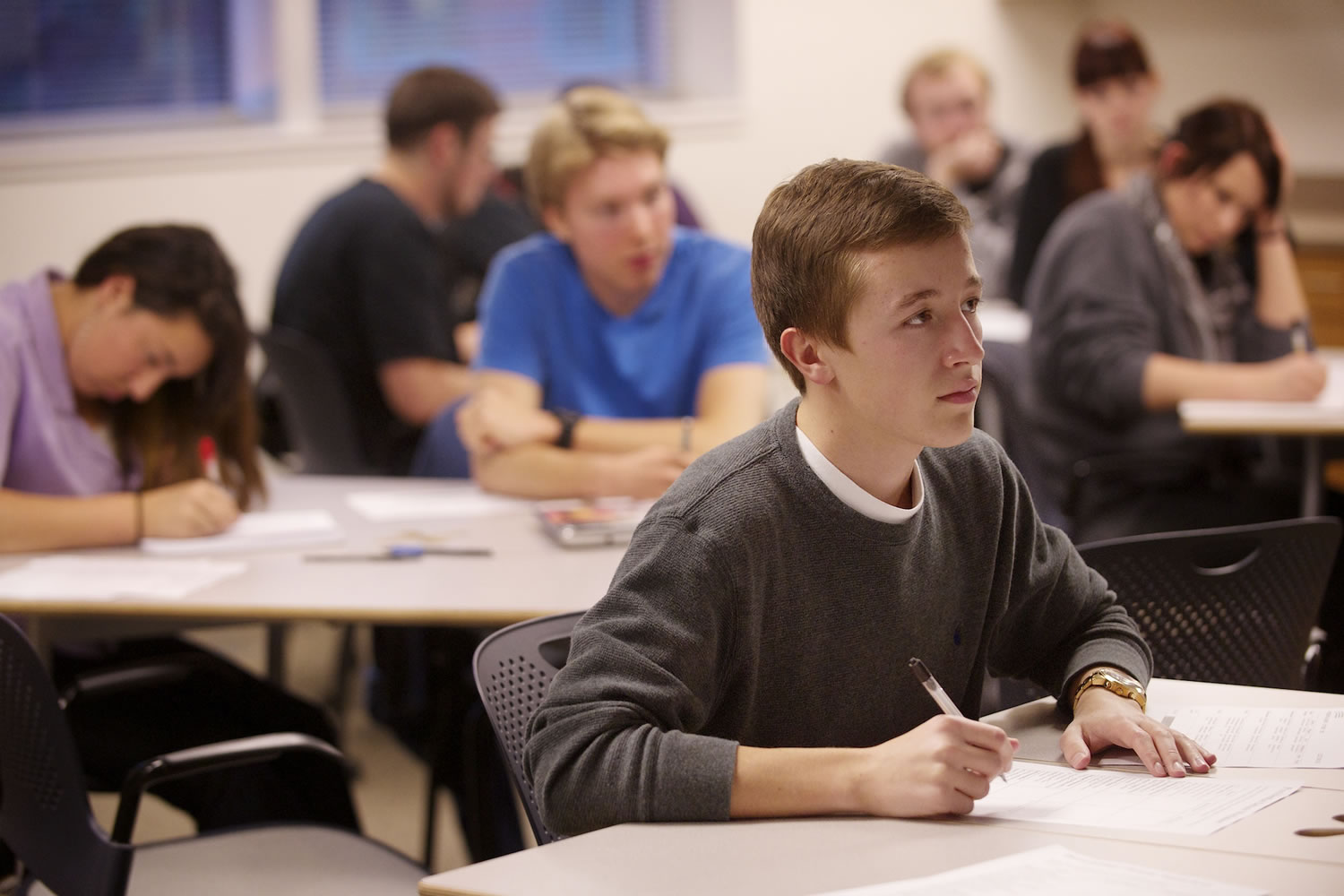 Nathan Woodruff, 18, a member of the Clark College debate team, takes notes during Monday's presidential debate.