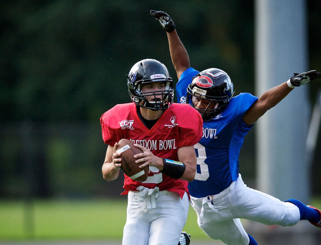 John Payne, a graduate of Camas, closes in on quarterback Tyler Bergeron of Battle Ground during the Freedom Bowl Classic.