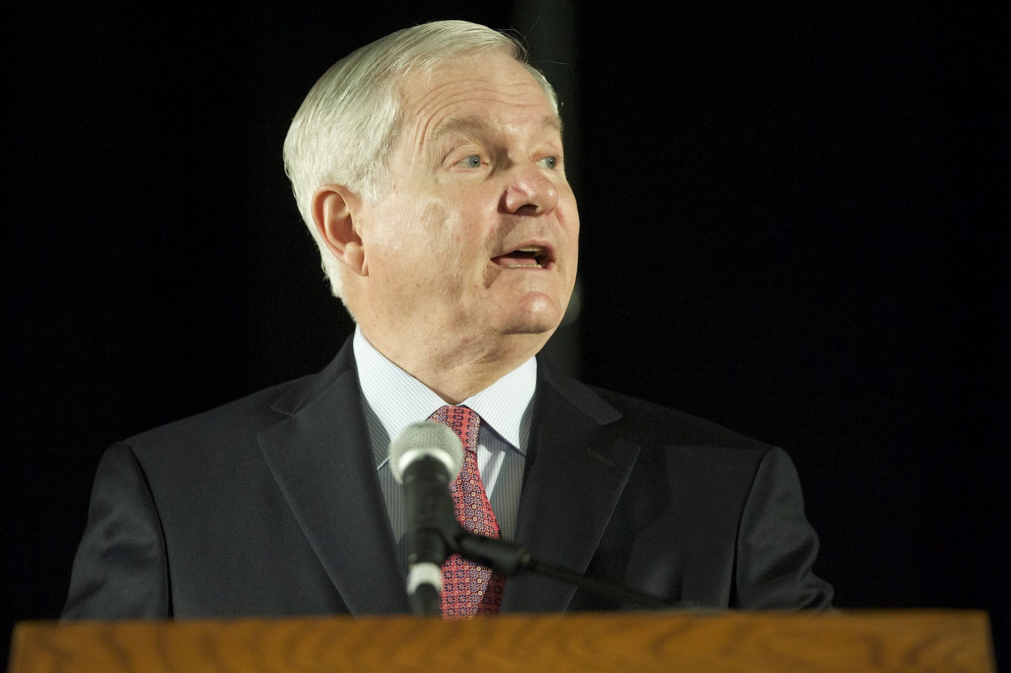 Robert Gates tells local students that there is a place for teamwork, but at some point, &quot;You will be called upon to stand alone and do what's right.&quot;
