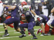 Washington's Bishop Sankey (25) runs the ball during the first half against Arizona on Saturday.