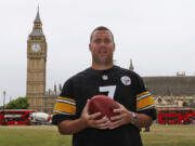 Ben Roethlisberger, quarterback of the Pittsburgh Steelers, poses for photographers, backdropped by the Houses of Parliament and Big Ben in central London, Tuesday, July 2, 2013. Pittsburgh Steelers will play against the Minnesota Vikings at Wembley Stadium in London, on Sunday Sept. 29, 2013.