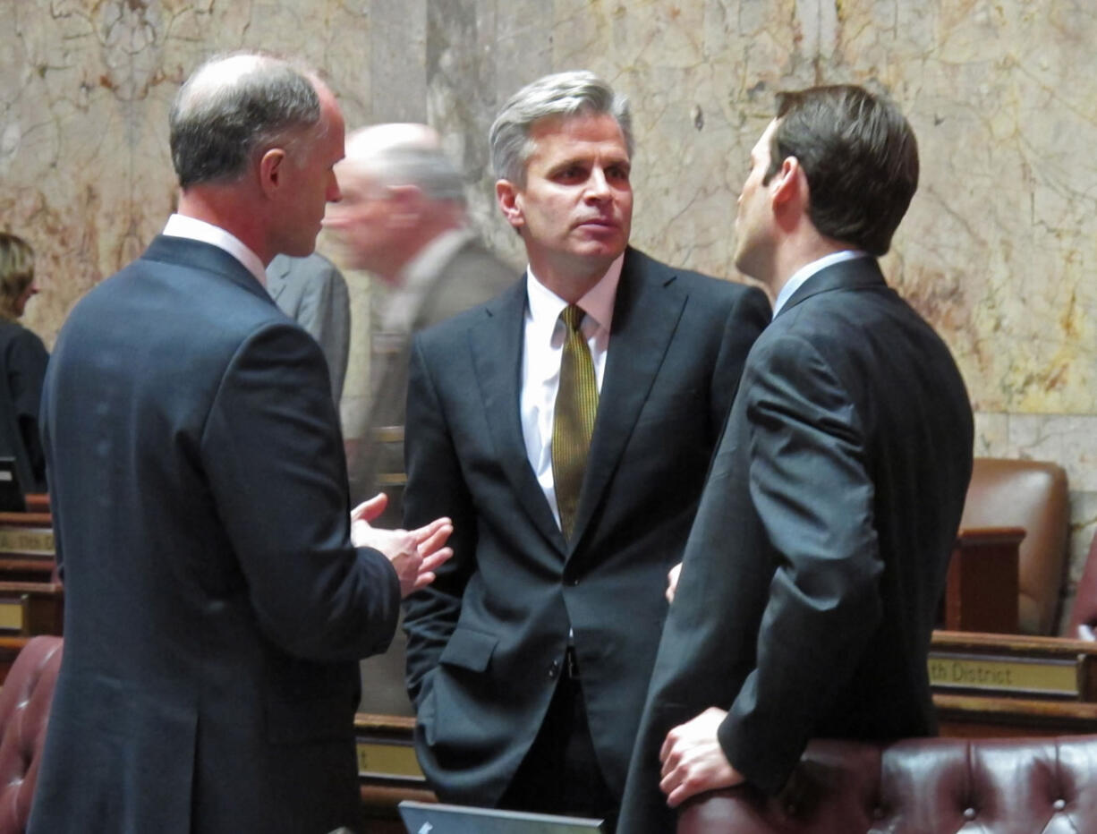 Republican Sen. Steve Litzow, center, talks with Majority Coalition Caucus leader Rodney Tom, left, and Democratic Sen.