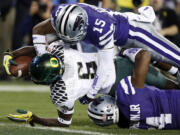 Oregon running back De'Anthony Thomas (6) scores a touchdown between Kansas State defensive back Randall Evans (15 ) and Arthur Brown (4) during the first half of the Fiesta Bowl on Thursday.