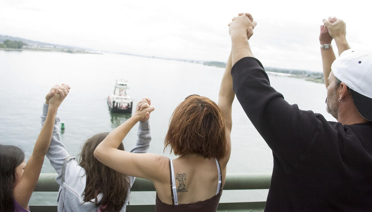 Reanna Lingle, 9, from left, Ashley Lingle, 11, Melissa Parrish and Ralph Stevens join hands on the I-5 bridge for the annual Hands Across the Bridge event, celebrating freedom from addiction, Monday, September 1, 2008.