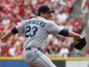 Seattle's Joe Saunders pitched seven solid innings at Cincinnati, limiting the Reds to one run while scatting six hits Sunday in the Mariners' 3-1 victory.