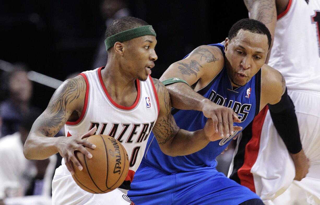 Dallas Mavericks forward Shawn Marion, right, defends against Portland Trail Blazers guard Damian Lillard during the second half Sunday.