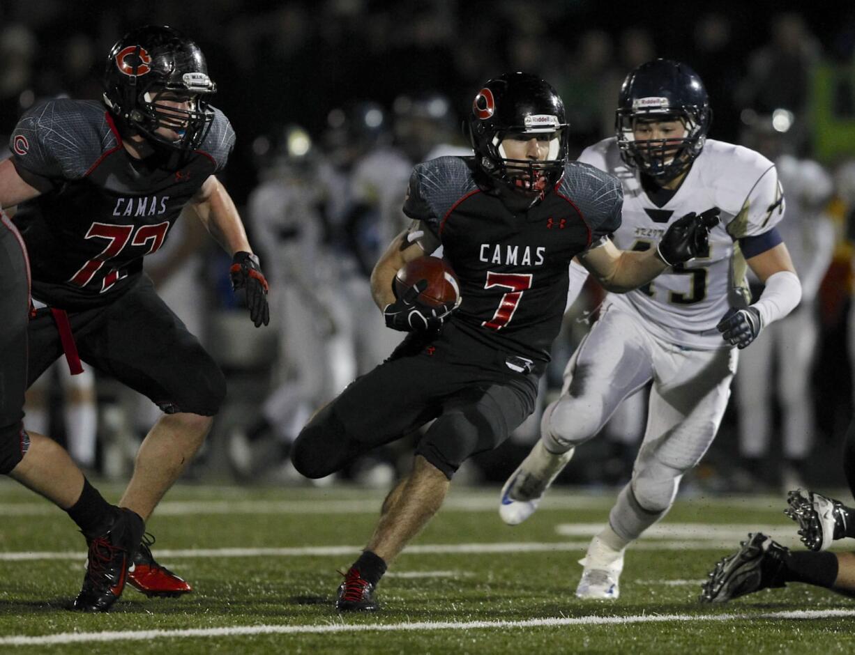 Columbian files
Camas' Nate Beasley (7) carries ball against Arlington during a 4A state playoff game.