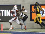 Oregon State wide receiver Brandin Cooks runs for a touchdown against California on Saturday.