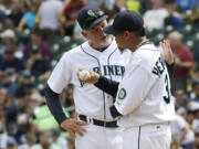 Felix Hernandez, right, talks with Mariners pitching coach Carl Willis, left.