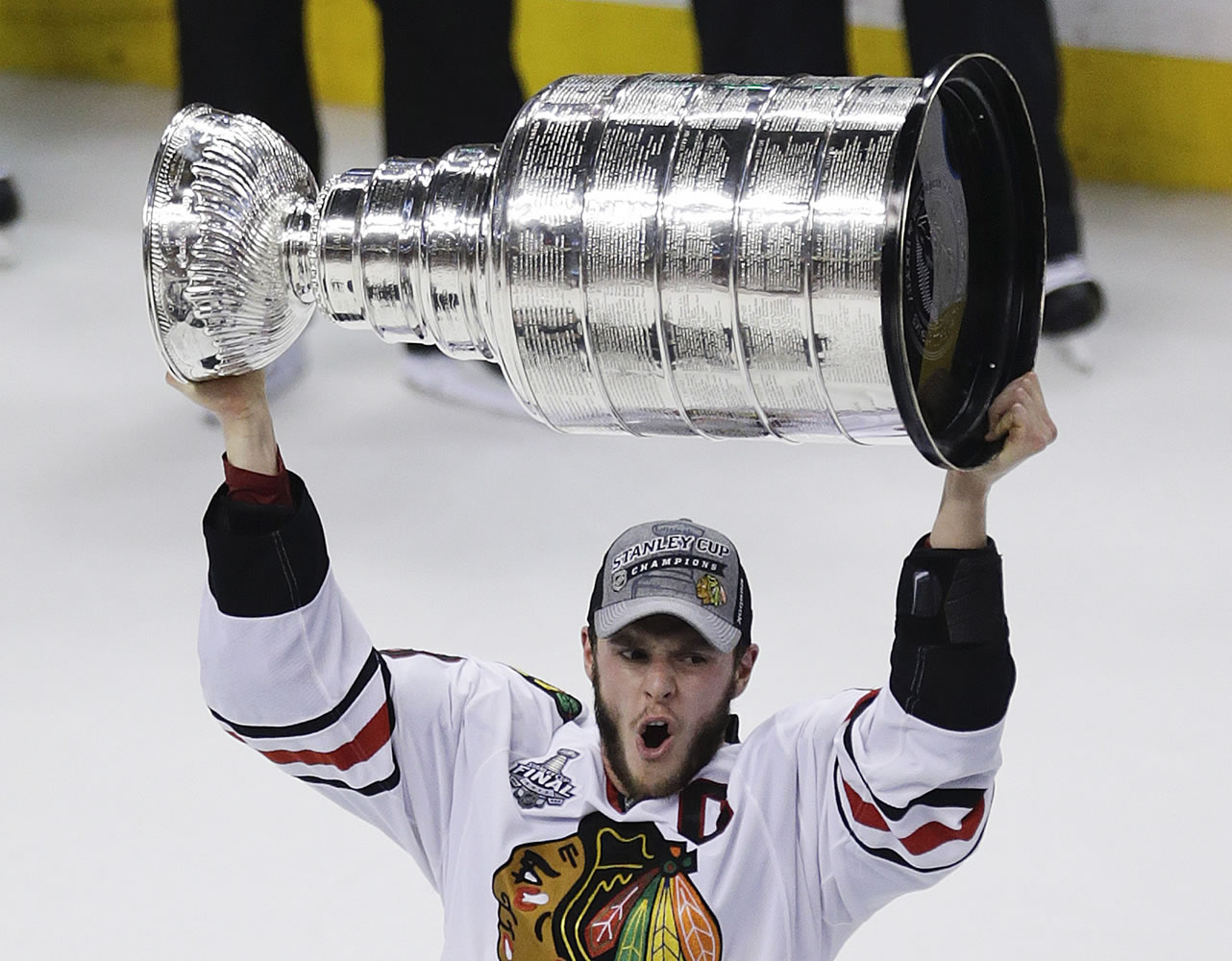 https://www.columbian.com/wp-content/uploads/2015/12/Stanley_Cup_Blackhawks_B56.jpg