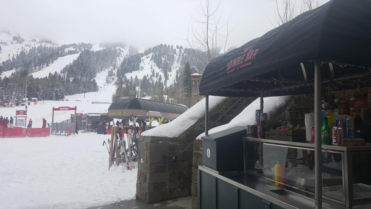 The Handle Bar, a gourmet food cart, is steps from the Jackson Hole ski area&#039;s lifts and gondolas in Wyoming. The menu includes elk chili, smoked buffalo bratwurst, local beers and hot chocolate.