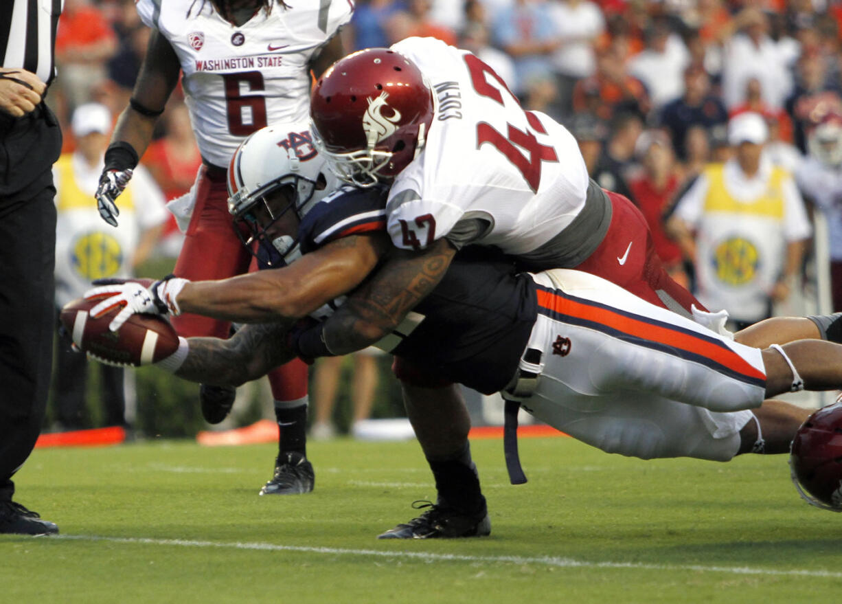 Auburn running back Tre Mason (21) dives for the end zone for a touchdown with Washington State linebacker Cyrus Coen (42) during the first quarter Saturday.