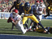 Washington State's Teondray Caldwell dives for a touchdown during the second half Saturday.