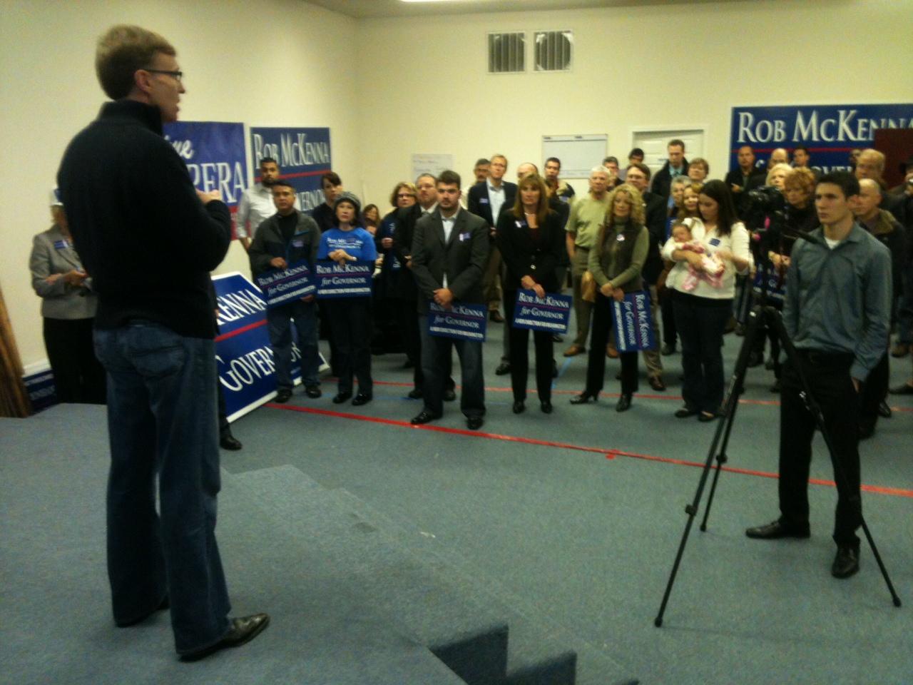 Republican gubernatorial candidate Rob McKenna addresses a rally Tuesday morning in Vancouver.