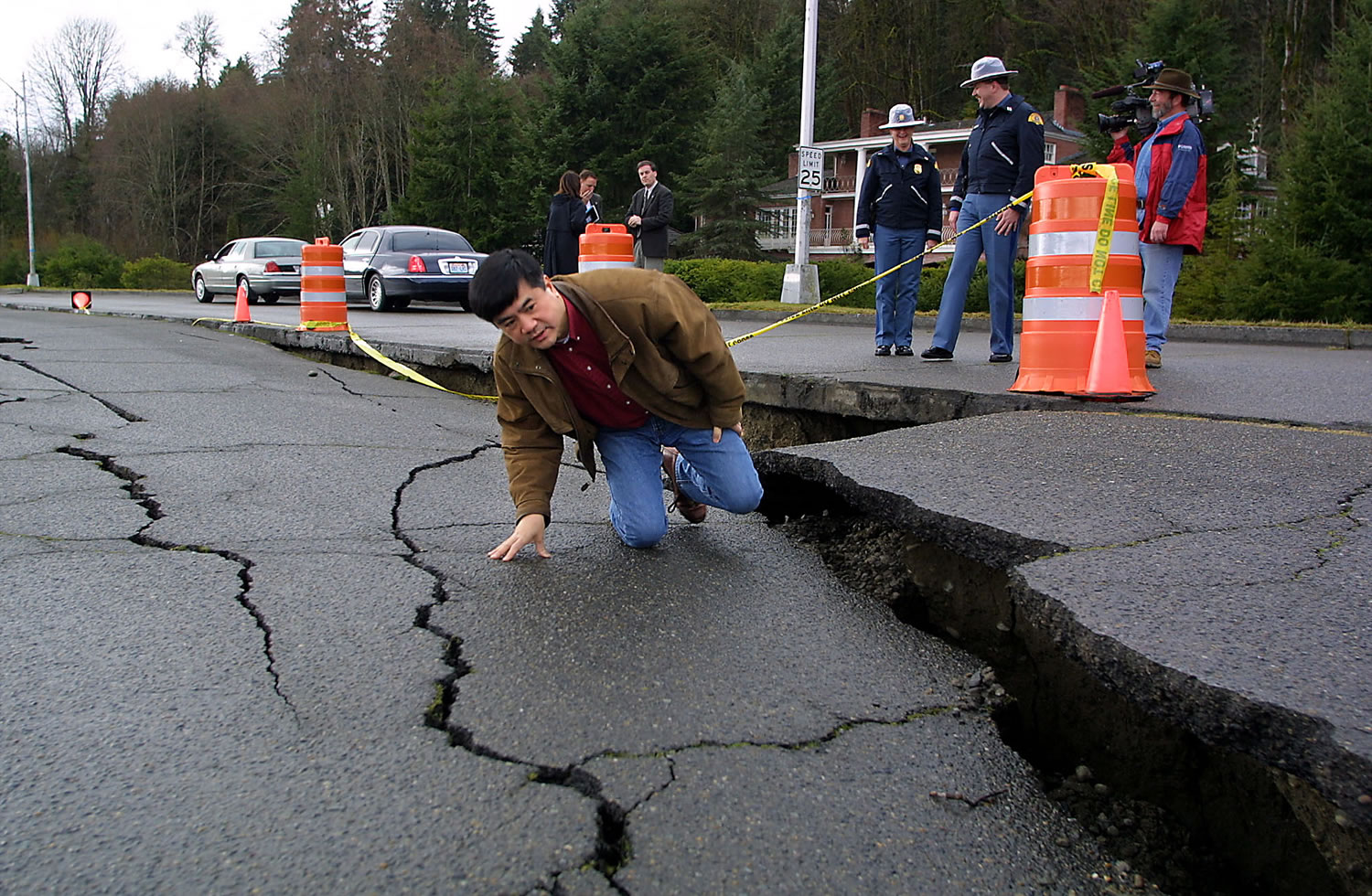 Files/Associated Press
Then-Gov. Gary Locke inspects a fissure in Deschutes Parkway in Olympia after the magnitude 6.8 Nisqually quake in 2001. Worse damage is likely the next time the Cascadia fault ruptures off the Pacific coast -- the last Cascadia earthquake was a magnitude 9.0, more than 100 times as powerful as the Nisqually quake.