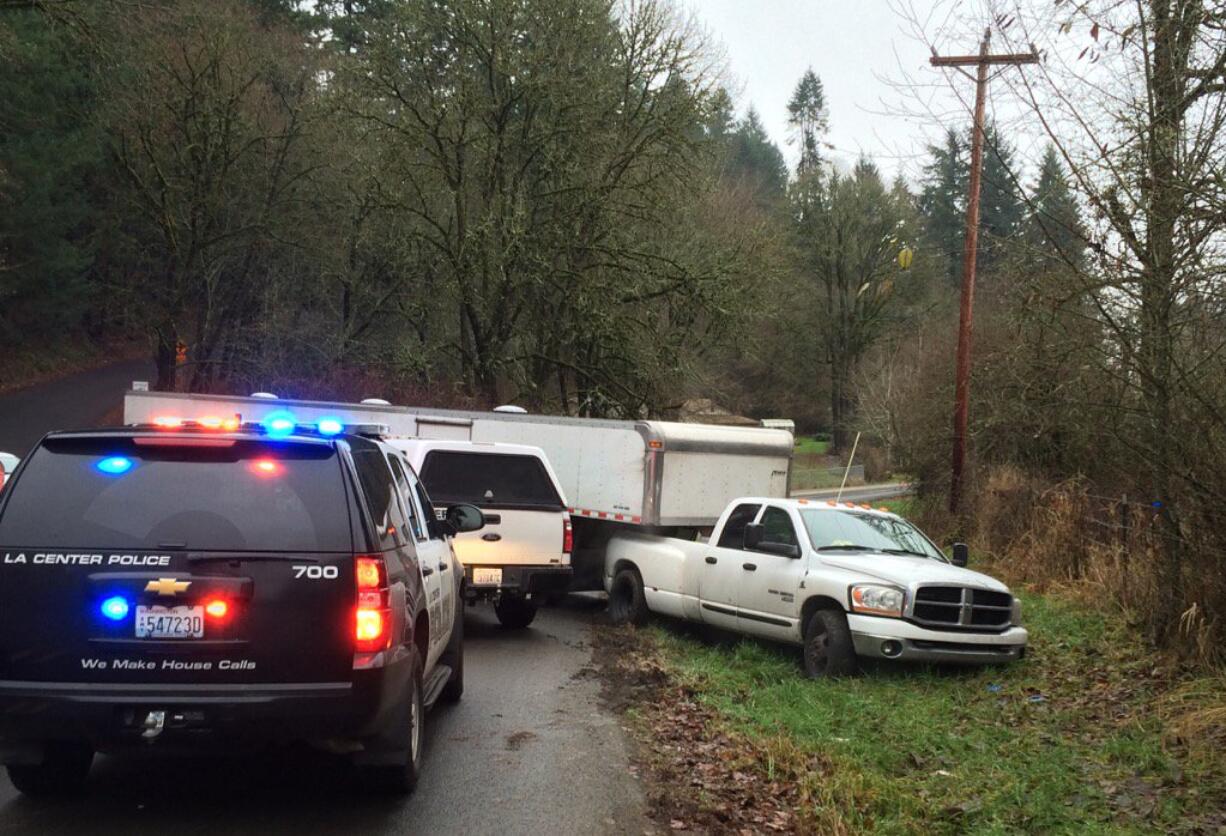 A Federal Way man was arrested after Clark County sheriff's deputies say he tried to flee during a traffic stop but then got stuck in a ditch.