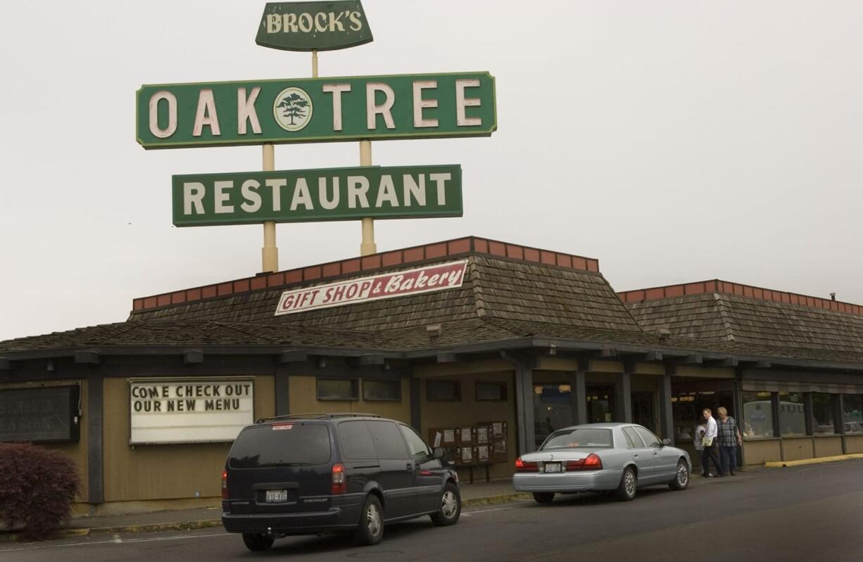 Tfhe Oak Tree Reastaurant in Woodland, Thursday May 11, 2006.    The Oak tree has taken on some new investors who are going to update the menu and surroundings for the venerable restaurant, owned by the Brock family.