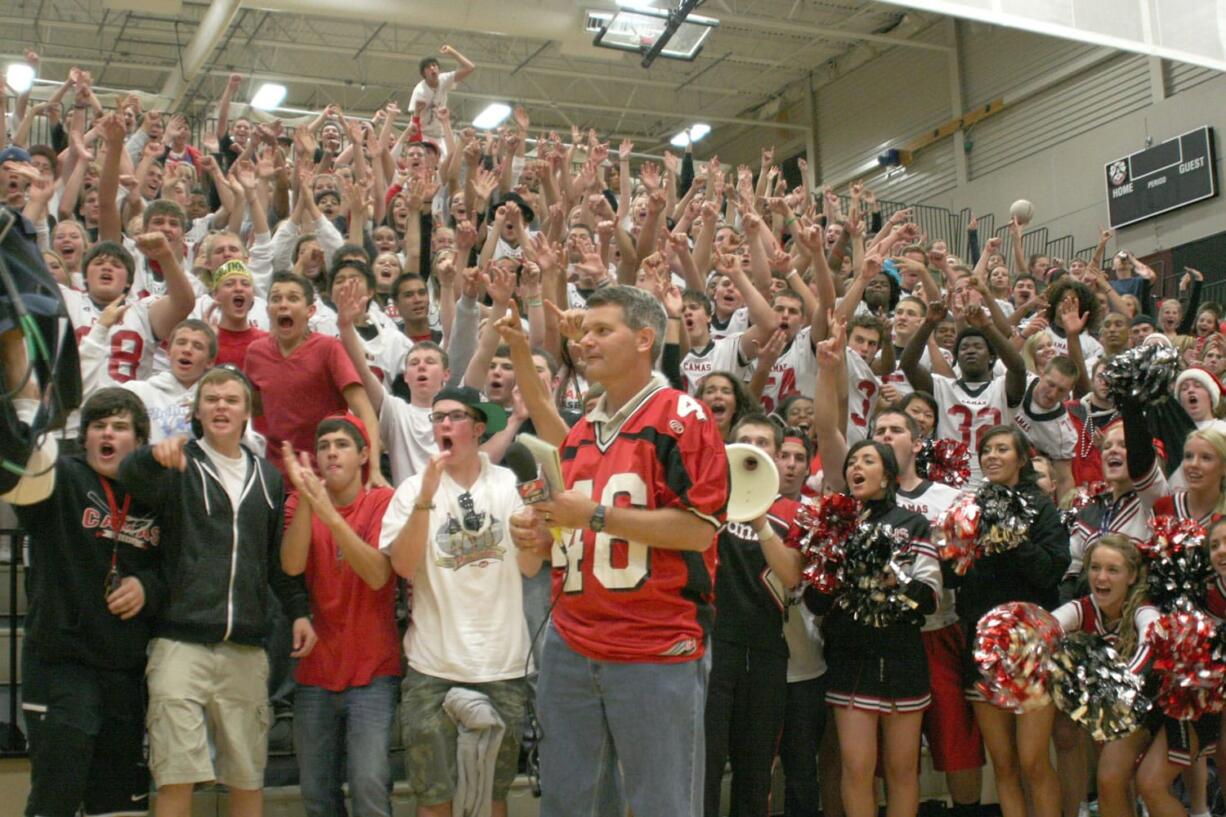 KATU News anchor Carl Click is surrounded by more than 200 screaming Camas Papermakers during Friday night's High School Blitz broadcast.