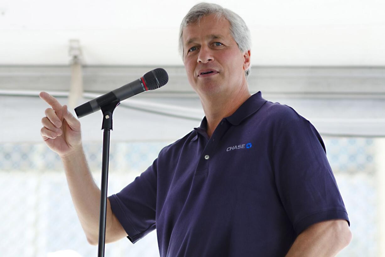 Jamie Dimon, chairman, president and CEO of JPMorgan Chase Bank, speaks to Oregon and Washington Chase employees at the downtown Vancouver bank, 1205 Broadway, on Monday afternoon.